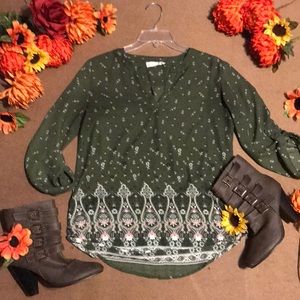 Medium Green blouse. Perfect condition!!!